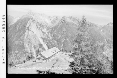 Armelenhütte 1750 m im Ötztal / Tirol mit Acherkogl 3008 m