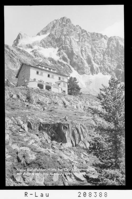 Neue Bielefelder-Hütte bei Ötz in Tirol mit Acherkogel