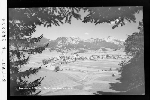 Tannheim 1097 m, Tirol : [Tannheim gegen Tannheimergruppe]