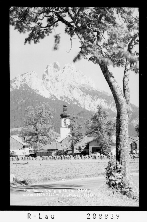 Tannheim 1097 m / Tirol gegen Gimpel 2176 m und Rote Flüh 2111 m