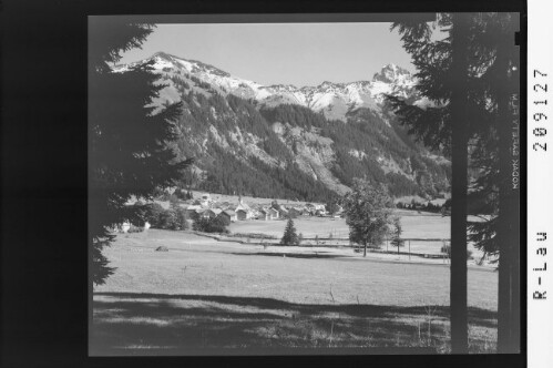 [Nesselwängle im Tannheimertal mit Hahnenkamm und Gaichtspitze / Tirol]