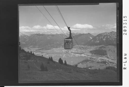 [Hahnenkammbahn mit Blick auf Reutte in Tirol mit Hochplatte und Geierköpfe]