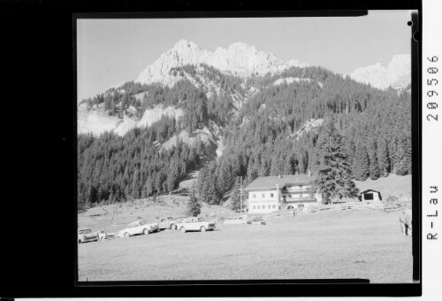 [Gasthof-Cafe Berghof bei Nesselwängle im Tannheimertal gegen Rote Flüh und Gimpel / Tirol]