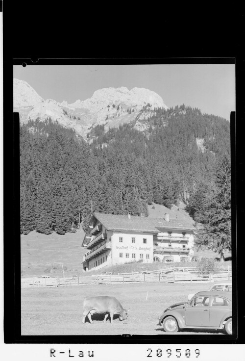 [Gasthof-Cafe Berghof bei Nesselwängle im Tannheimertal gegen Kellenspitze / Tirol]