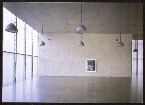 [Kunsthaus Bregenz Karl Tizian Platz A-6900 Bregenz] : [Hiroshi Sugimoto The Architecture of Time Installationsansicht Foyer Kunsthaus Bregenz, 2001 ...]