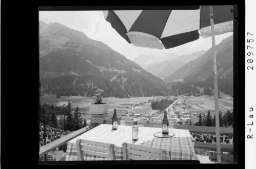 [Blick von der Terrasse der Pension Klapf ob Bach im Lechtal zur Freispitze / Tirol]