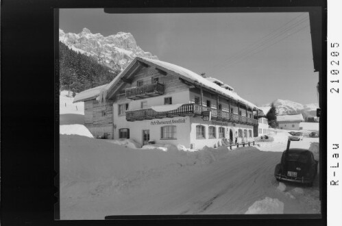 Haller am Haldensee, Tirol Gasthof Sonnblick : [Gasthof Sonnblick in Haller am Haldensee mit Blick Rote Flüh]