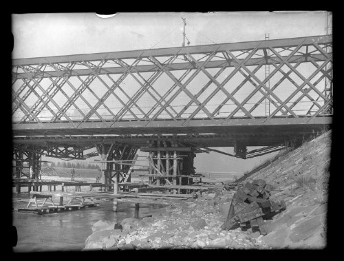 [Vorbereitungsarbeiten zur Errichtung der neuen Rheinbrücke neben der Bestehenden zwischen Schaan-Vaduz und Buchs SG im km 17,3]