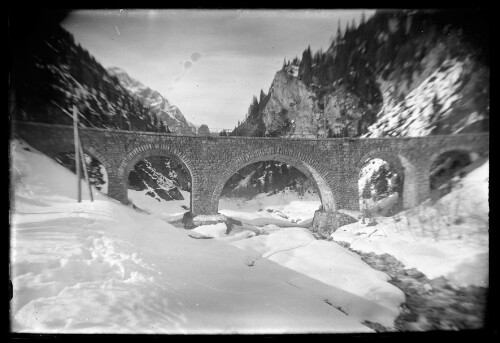 [Aufnahme der Radonatobelbrücke zwischen Wald am Arlberg und Dalaas im km 118,3]