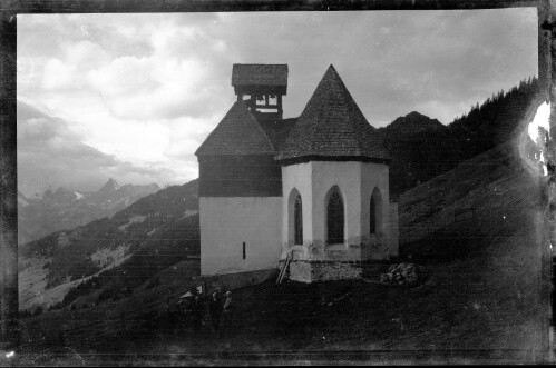 [Ostseite der Bergknappenkapelle St. Agatha auf dem Kristberg in Silbertal]
