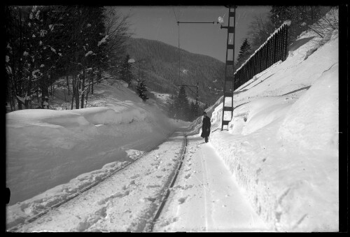 [Winteraufnahme von der Strecke zwischen Wald am Arlberg und Dalaas im km 118,4]