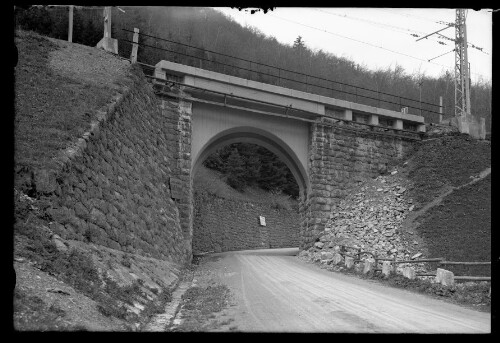 [Erneuerung der Eisenbahnbrücke über die Bundesstrasse im Bahnhof Langen am Arlberg [5]]