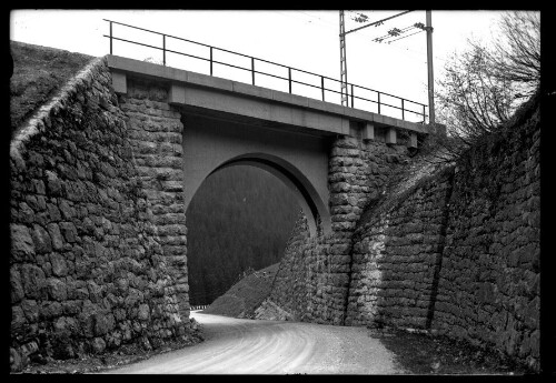[Erneuerung der Eisenbahnbrücke über die Bundesstrasse im Bahnhof Langen am Arlberg [4]]