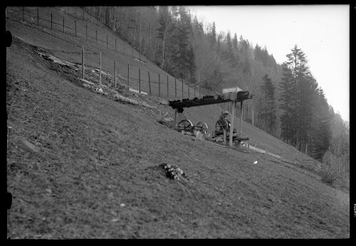 [Aufnahme von den Arlberg-Schneegitter oberhalb der Strecke zwischen Klösterle Hst und Wald am Arlberg im km 113,2; Baustelleneinrichtung]