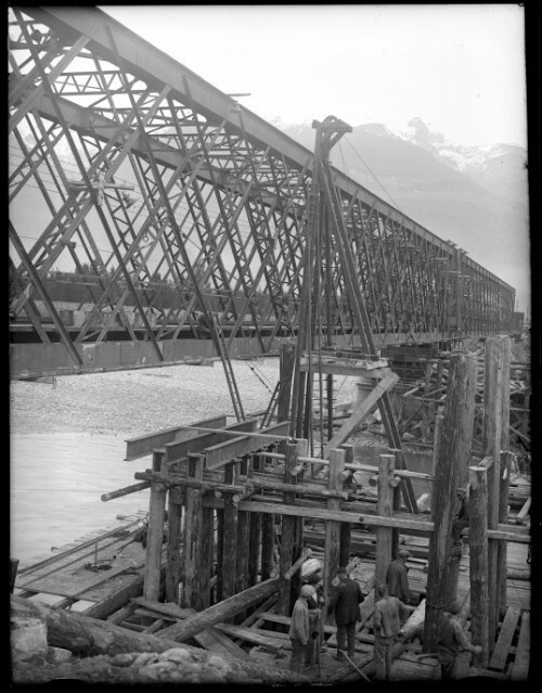 [Vorbereitungsarbeiten zur Errichtung der neuen Rheinbrücke neben der Bestehenden zwischen Schaan-Vaduz und Buchs SG im km 17,3 [2]]