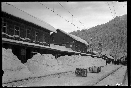 [Winteraufnahme vom Bahnhof Langen am Arlberg [4]]