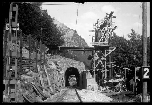 [Errichtung eines Lawinenschutzdaches im Bereich des Aquäduktes zwischen Langen am Arlberg und Wald am Arlberg im km 114,0; Baustelleneinrichtung [2];]