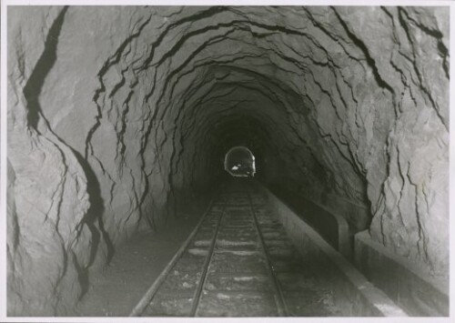Höhenbahn Tunnel mit Kabelgraben für das Obervermuntwerk