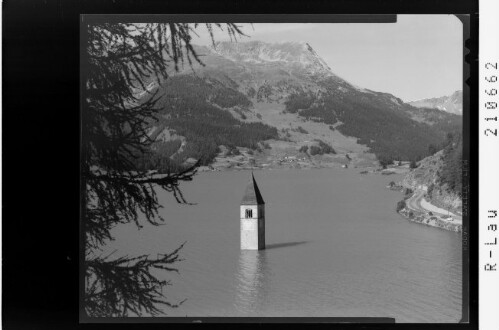 Reschensee, Graun Südtirol : [Versunkener Kirchturm im Reschensee bei Graun im Obervintschgau mit Blick zum Piz Lat]