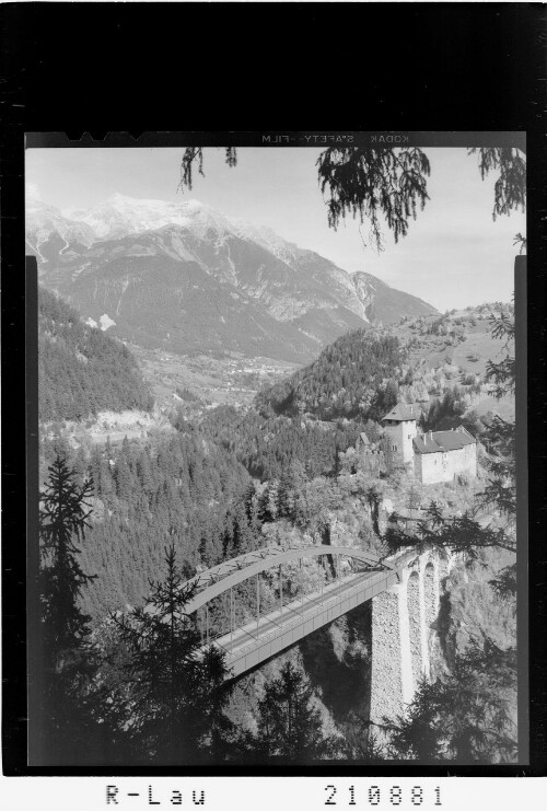 [Trisannabrücke mit Schloss Wiesberg gegen Parseiergruppe Tirol]