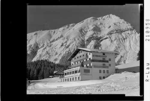 Berwangerhof Berwang 1336 m in Tirol Austria : [Hotel Berwangerhof in Berwang gegen Thaneller]