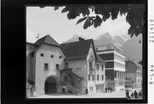 Bludenz, Vorarlberg Oberes Tor : [Oberes Tor und Hotel Herzog Friedrich in Bludenz gegen Rhätikon]