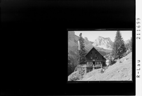 Otto Mayr Hütte 1620 m mit Schartschrofen 1978 m