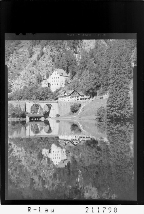 [Fernsteinsee mit Hotel Schloss Fernsteinsee und Schloss Fernstein]