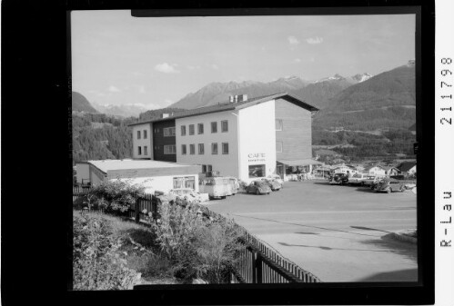 [Cafe Kristall in Imst gegen Stubaier Alpen und Geigenkamm mit Wildgrat / Tirol]