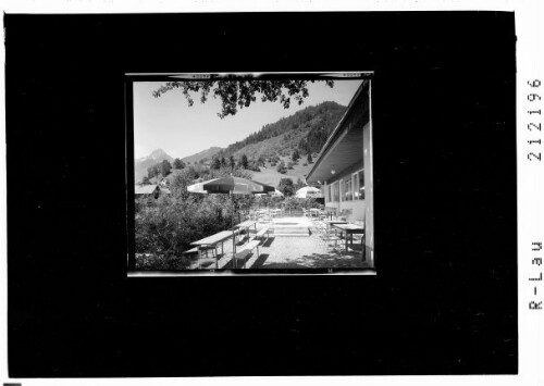 Berggasthof - Pension Alpenrose, Amerlügen ob Frastanz, Vorarlberg : [Gastgarten des Gasthofes Alpenrose in Amerlügen ob Frastanz im Walgau mit Blick zu den Drei-Schwestern]