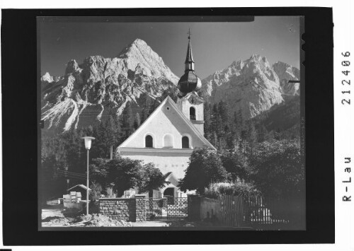 Biberwier 987 m am Fernpass Tirol mit Sonnenspitze 2414 m : [Pfarrkirche Biberwier in Tirol mit Sonnenspitze und Wampeter Schrofen]