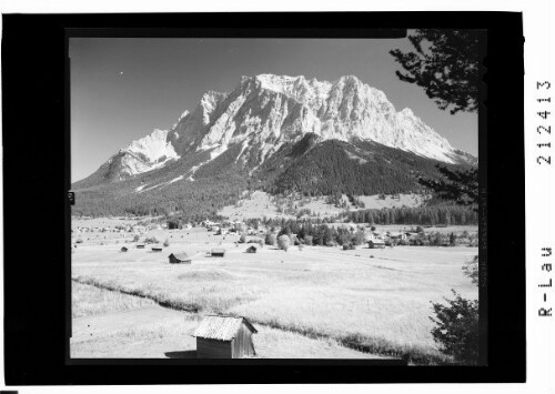 Zugspitzdorf Ehrwald 996 m in Tirol mit Wetterstein Massiv