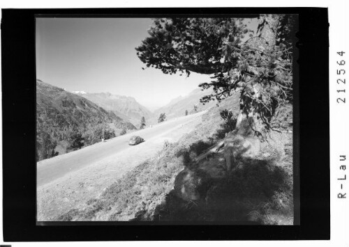 [Blick von der Timmelsjochstrasse zum Grieskogel und Lochkogel]