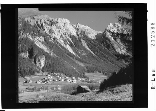 Schnann an der Arlbergstrasse, Tirol : [Schnann im Stanzertal gegen Griessmutterkopf und Eisenspitze]