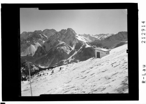 [Ausschnitt aus dem Panorama des Gipfelhauses Grubigstein ob Lermoos - Blick zum Mieminger Gebirge und in die Stubaier Alpen]