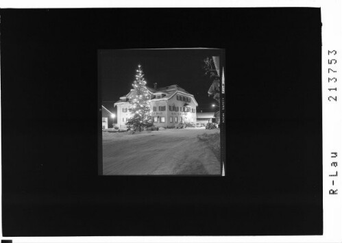 [Hotel Post in Lermoos mit Weihnachtsbeleuchtung / Tirol]