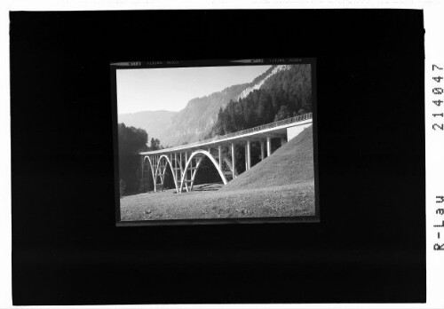 [Bregenzerachbrücke bei Schwarzenberg im Bregenzerwald mit Rotenbachschrofen]