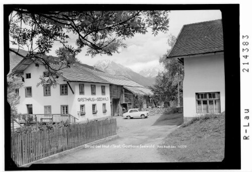 Strad bei Imst / Tirol, Gasthaus Seewald : [Gasthaus zum Seewald mit Blick zum Wannig und Grünstein]