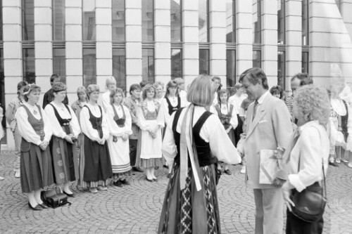 Finnische Jugendgruppe bei Landeshauptmann