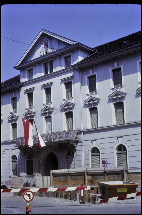 [Bregenz, Graues Haus vor Abbruch]