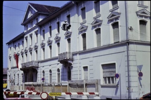 [Bregenz, Graues Haus vor Abbruch]