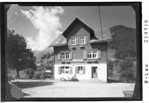 [Gasthof Alpenrose in Amerlügen mit Blick zu den Drei Schwestern]