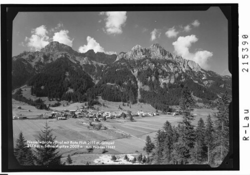 Nesselwängle / Tirol mit Rote Fluh 2111 m, Gimpel 2176 m und Schneidspitze 2009 m : [Nesselwängle mit Rote Flüh, Gimpel und Kellenspitze]