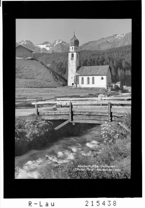 Niederthai bei Umhausen im Ötztal / Tirol : [Pfarrkirche in Niederthai im Horlachtal mit Blick zum Geigenkamm]