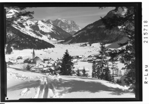 Bichlbach in Tirol gegen Zugspitze