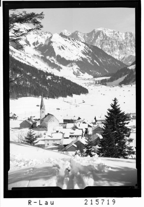 Bichlbach in Tirol gegen Zugspitze 2963 m