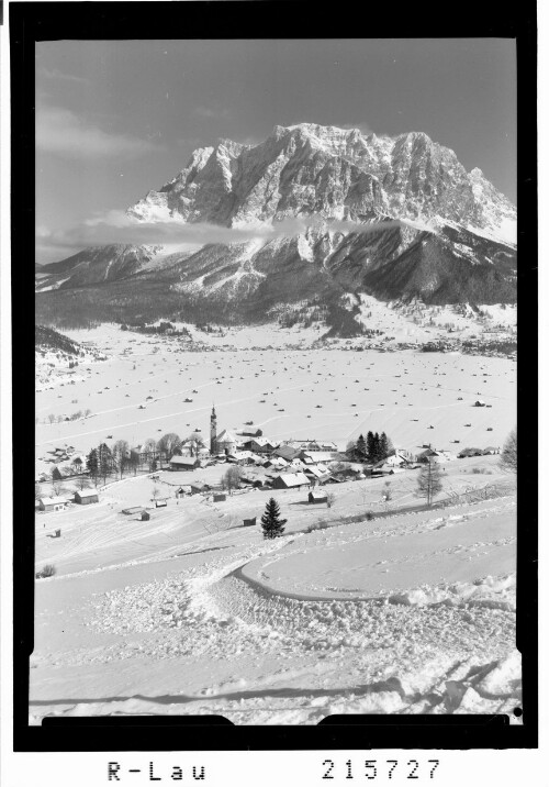 Lermoos 1000 m in Tirol gegen Ehrwald und Zugspitze 2963 m