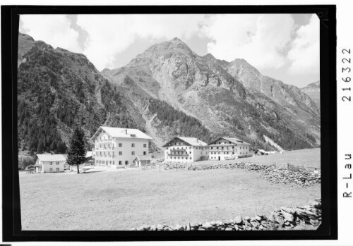 Mandarfen 1700 m gegen Brandkogel 2677 m und Steinkogel 2635 m, Pitztal / Tirol