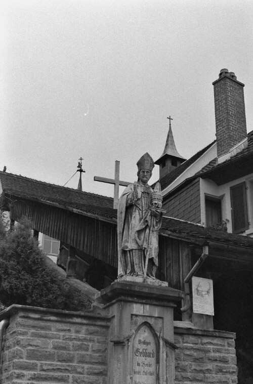 [Statue des hl. Gebhard beim Kapuzinerkloster Bregenz]