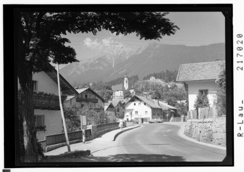 Tarrenz 838 m, Dorfplatz gegen Platteinspitze 2639 m, Oberinntal / Tirol : [Tarrenz im Gurgltal gegen Vordere Platteinspitze]
